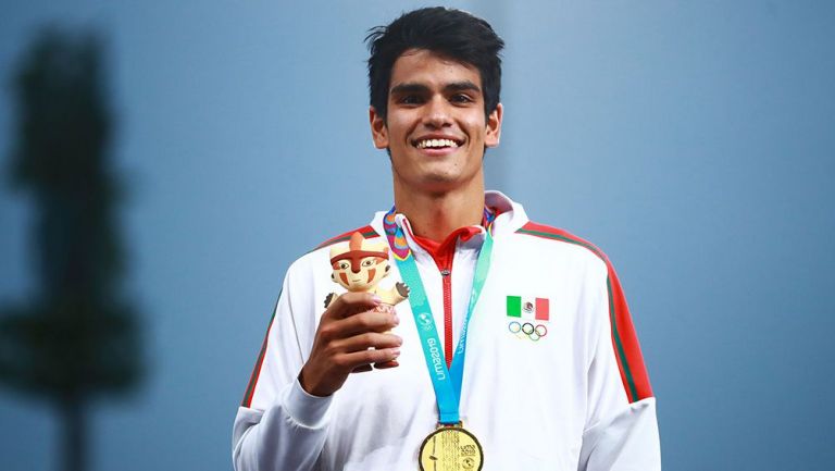 José Carlos Villarreal con su medalla de Oro