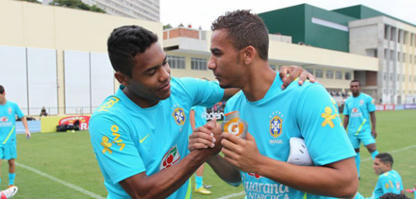 Alex Sandro y Danilo en concentración con la selección de Brasil