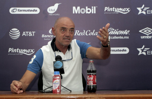 José Luis Sánchez Solá durante una conferencia de prensa