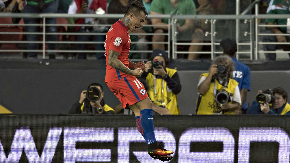 Vargas celebra uno de sus goles ante México en la Copa América Centenario