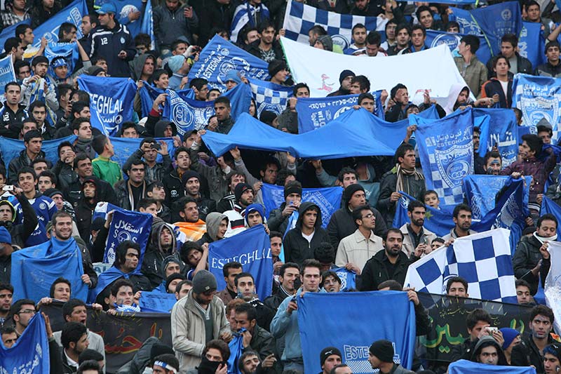 Aficionados del Esteghlal durante un partido