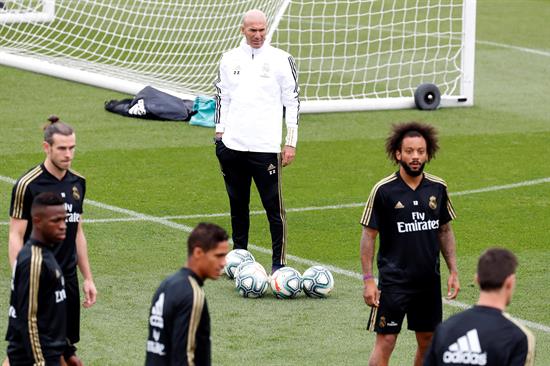 Zidane dirige en entrenamiento del Real Madrid