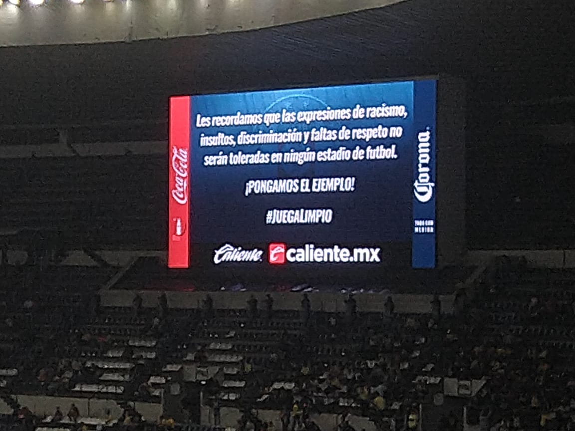 El mensaje que mostró el Estadio Azteca hacia la afición 