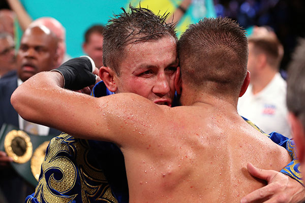 Golovkin y Derevyanchenko se abrazan tras pelea