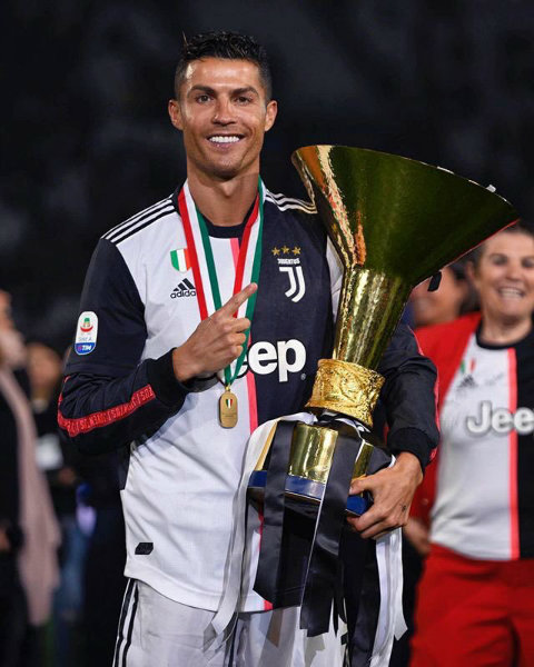 Cristiano Ronaldo celebrando su primer título con la Juventus