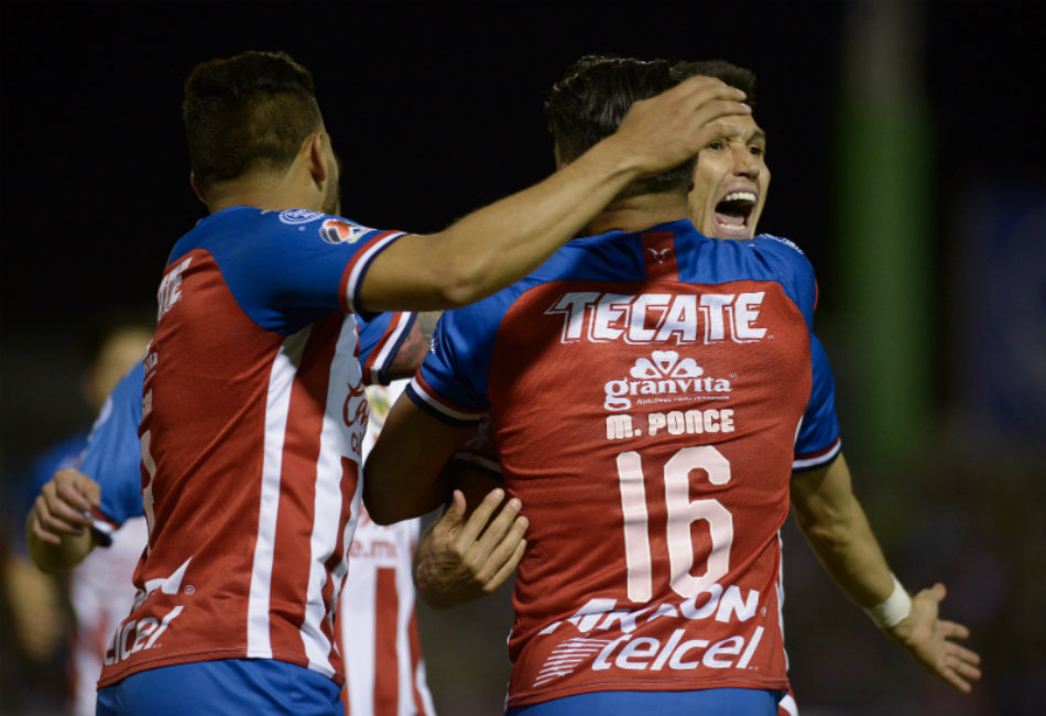 Jesús Molina y Miguel Ponce en festejo de gol