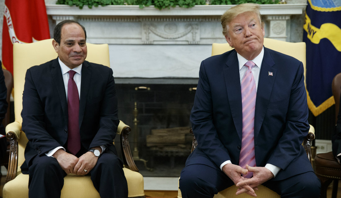 Donald Trump en una reunión con el presidente egipcio Abdel Fattah el-Sisi