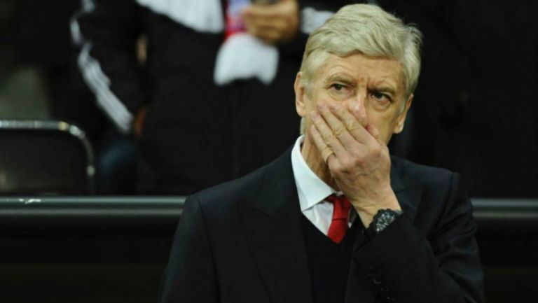 Arsene Wenger lamentándose como DT del Arsenal