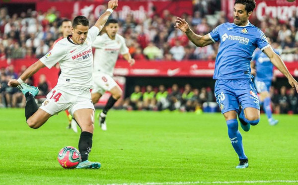 Javier 'Chicharito' Hernández en acción con Sevilla