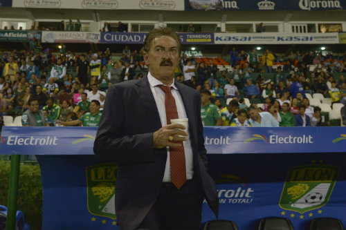 Ricardo La Volpe durante un juego del Toluca