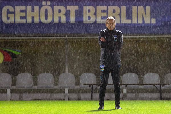 Jürgen Klinsmann en su primera práctica con Hertha Berlín