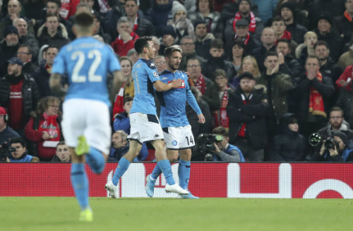 Jugadores del Napoli celebran un gol