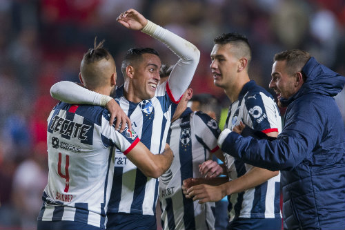 Jugadores de Monterrey festejan un gol