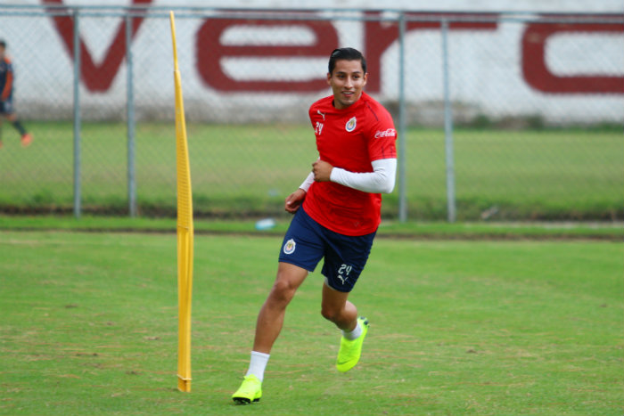 Cisneros, en entrenamiento con Chivas