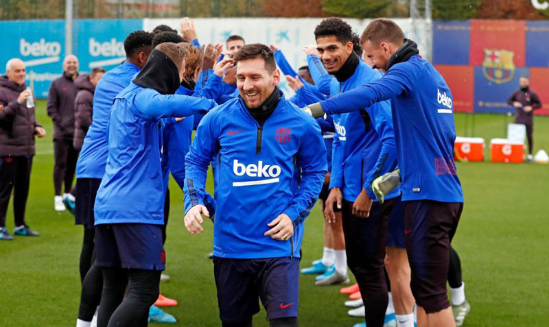 Messi y sus compañeros del Barça en un entrenamiento