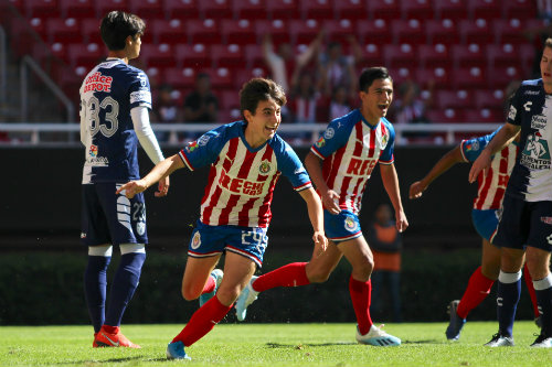 Sebastián Pérez Bouqet celebra su gol ante Pachuca