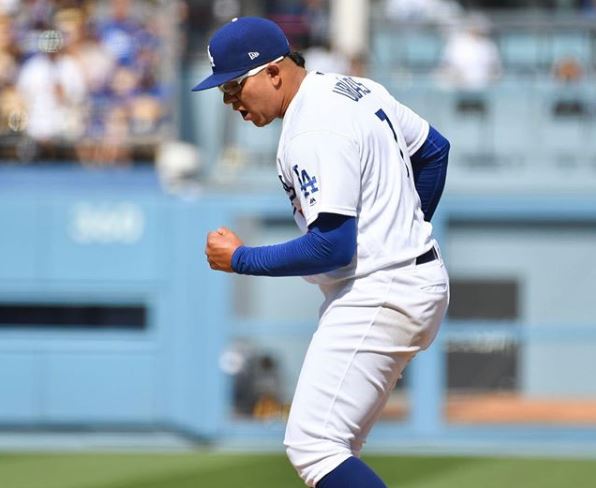 Julio Urías en acción con Los Ángeles Dodgers 
