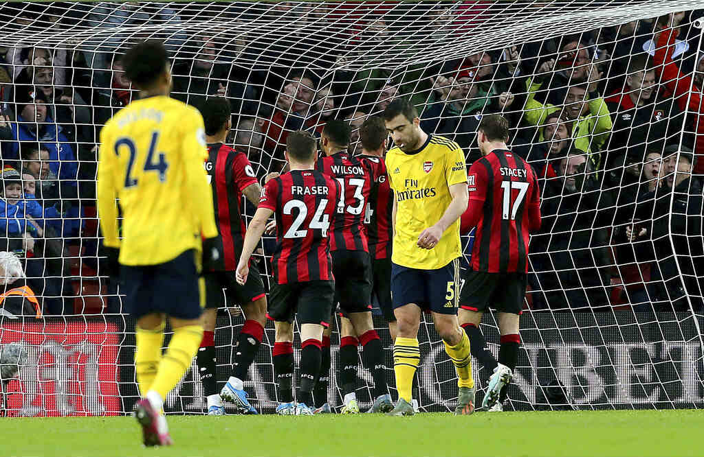Jugadores del Bournemouth celebran un gol frente a los Gunners