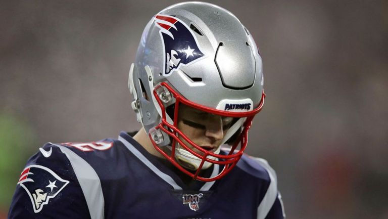 Tom Brady se lamenta tras una jugada 