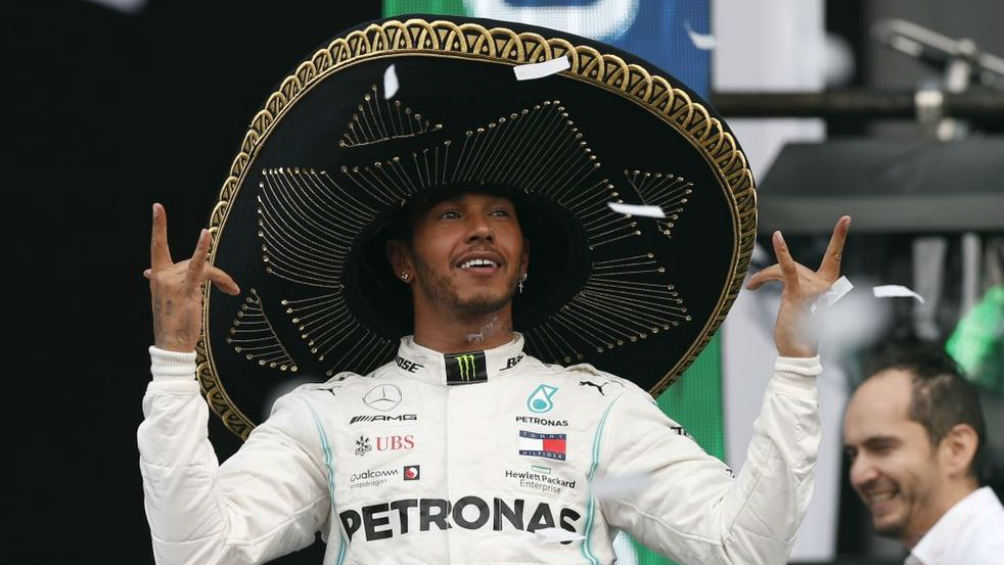 Hamilton coronándose como ganador en el gran premio de México 