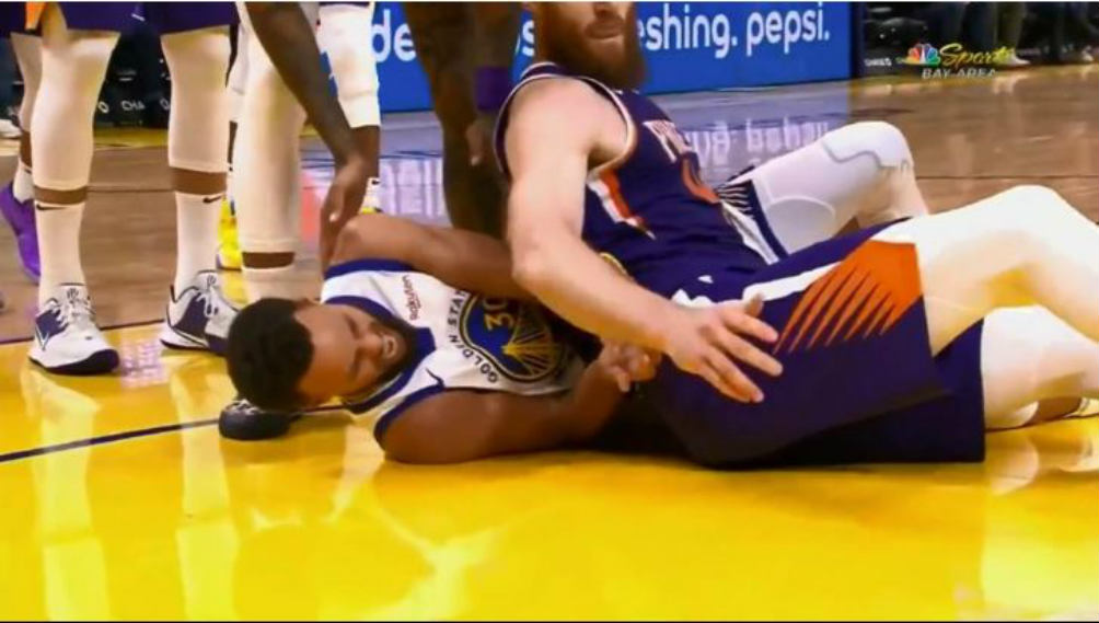 El momento de la lesión de Curry 