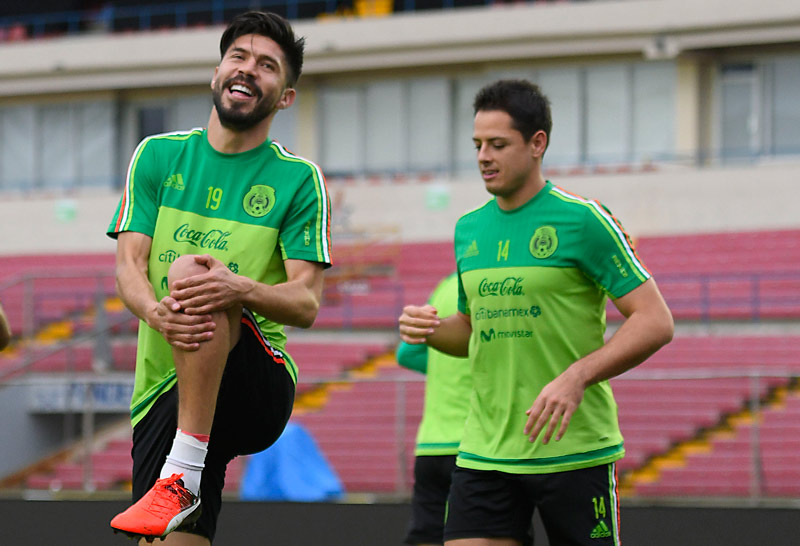 Oribe y Hernández, en un entrenamiento con el Tri