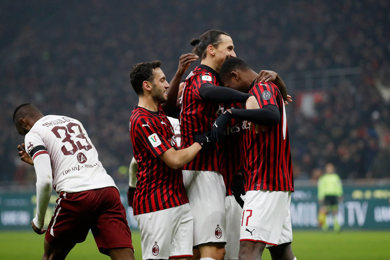 Jugadores del Milan en festejo de gol