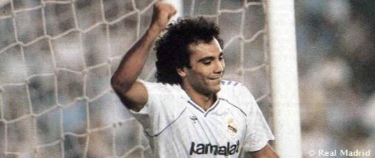 Hugo Sánchez en acción en su época dorada con Real Madrid