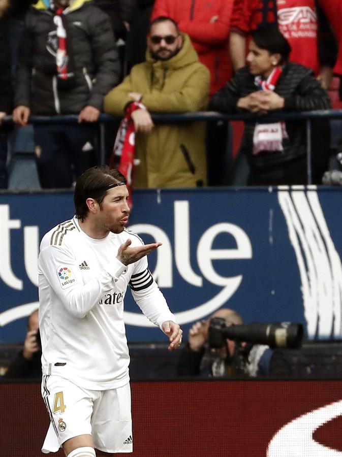El capitán del Real Madrid manda un beso en el partido contra Osasuna