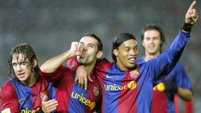 Puyol, Márquez y Ronaldinho en festejo