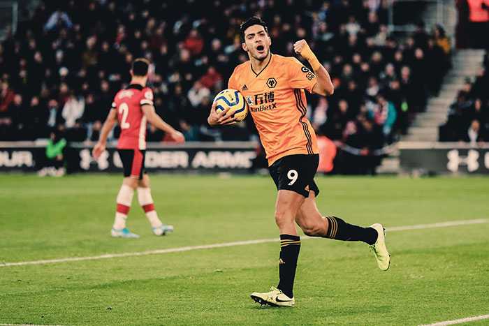 Jiménez festeja gol con Wolves