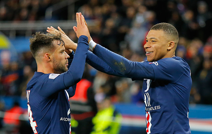Mbappé celebra un gol ante Olympique de Lyon