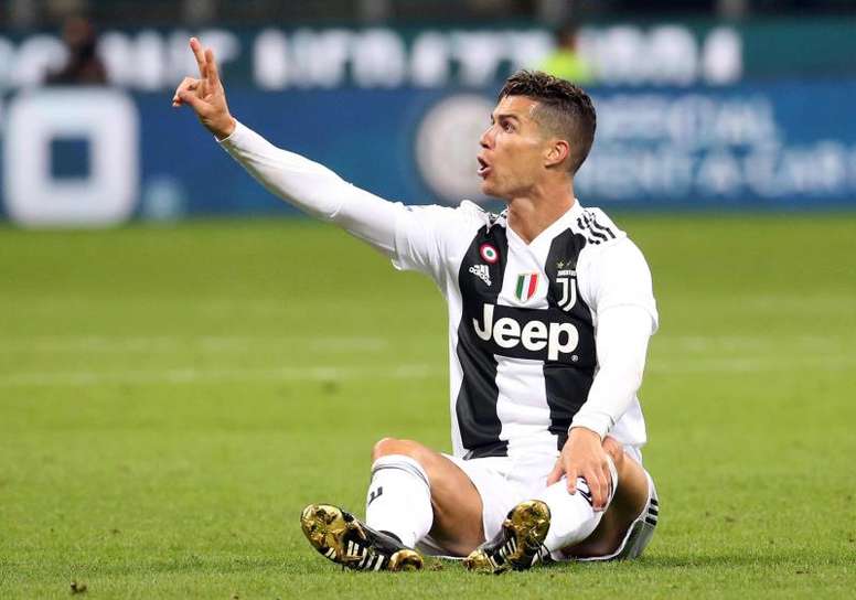 Cristiano Ronaldo reclama una falta en un juego de Serie A