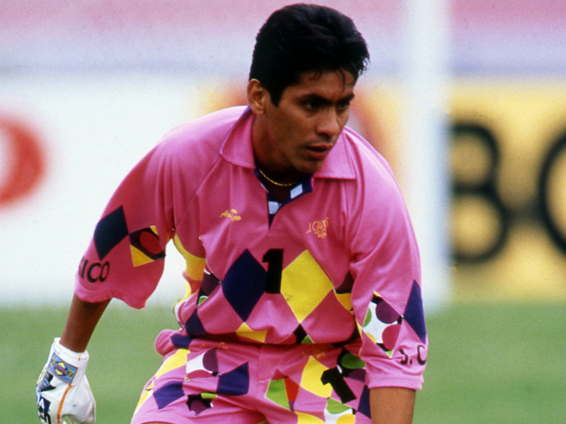 Jorge Campos jugando con la Selección Mexicana