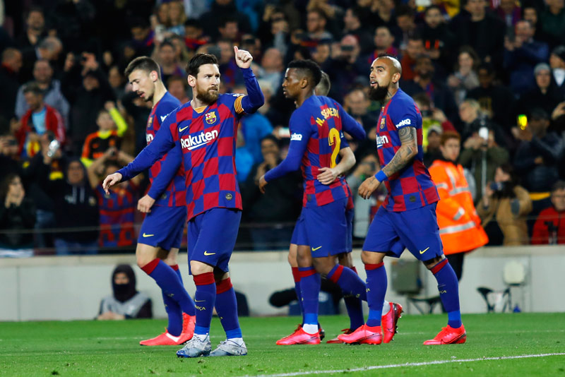 Jugadores del Barcelona festejan un gol