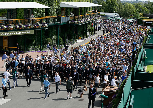 El público ingresa al complejo de canchas del torneo de Wimbledon