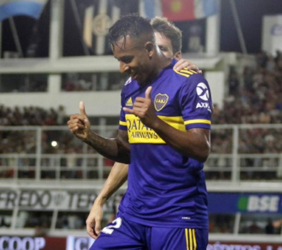Villa celebra en un partido con Boca 