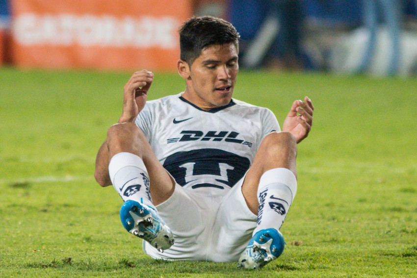 Martín Barragán durante un partido con Pumas