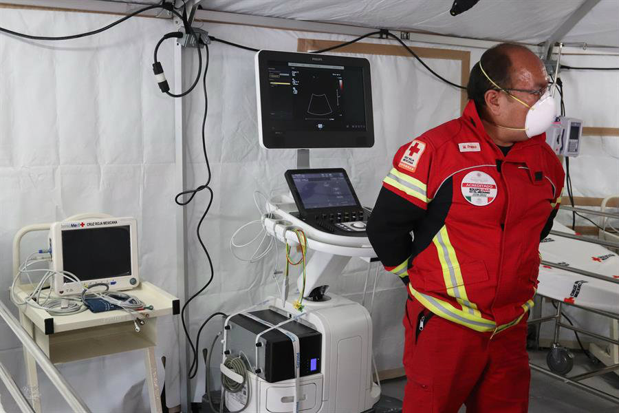 Personal de la Cruz Roja trabaja contra el Covid-19