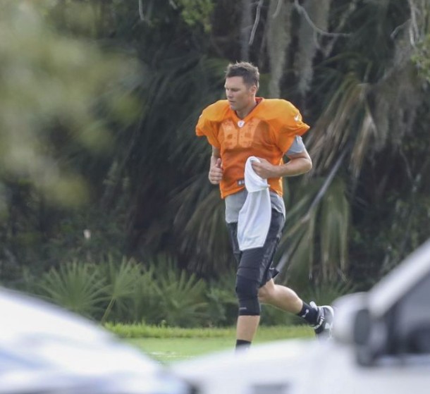 Brady entrenando en el complejo de Tampa Bay