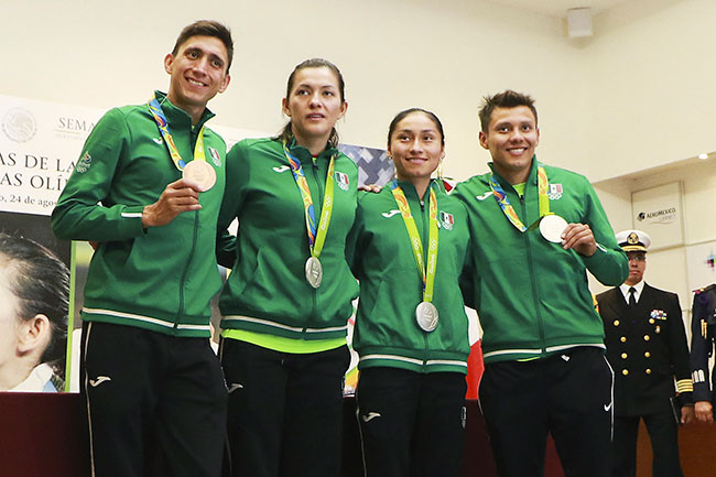 González, junto a otros medallistas mexicanos en Río 2016 