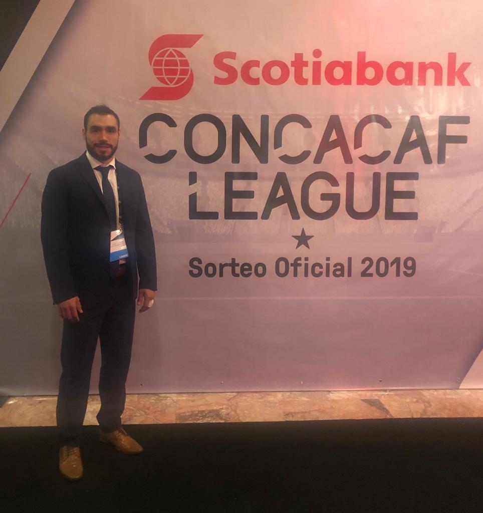 El exjugador de Pumas posa en un anuncio de la Concacaf