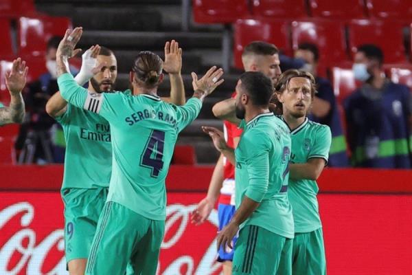 Jugadores del Real Madrid celebran un gol contra el Granada