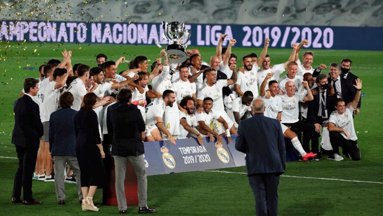 Sergio Ramos levanta el título de La Liga junto a sus compañeros 