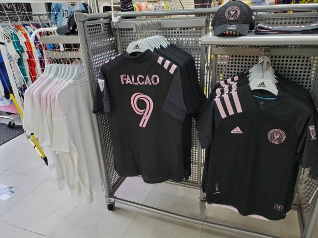 Equipación del Inter de Miami con el nombre de Falcao