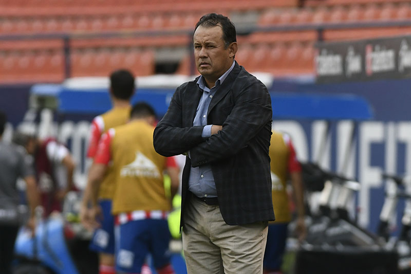 Juan Reynoso durante un duelo del Puebla en Liga MX 