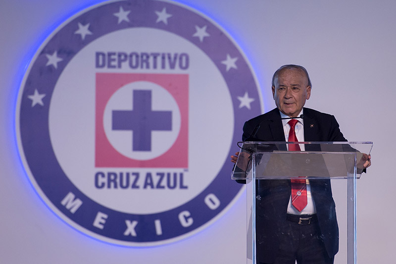 Billy Álvarez durante una conferencia de prensa 