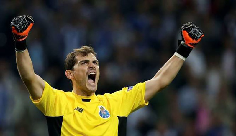 Iker Casillas festeja una anotación el Porto 