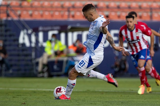 Rodríguez cobra penalti ante Atlético de San Luis