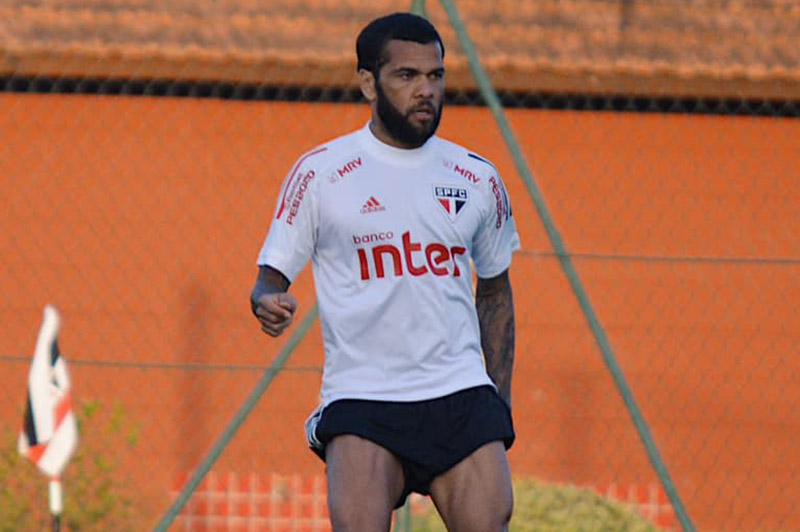 Dani Alves durante un entrenamiento con Sao Paulo 